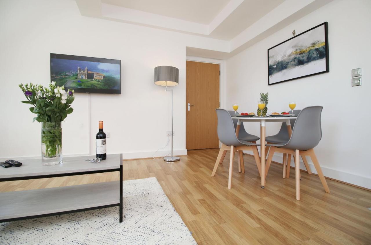 St Thomas Loft Views By Ssw - 2Br, Parking, Sleeps 4, Easy Access To City Centre, Marina, Beach And M4 スウォンジー エクステリア 写真