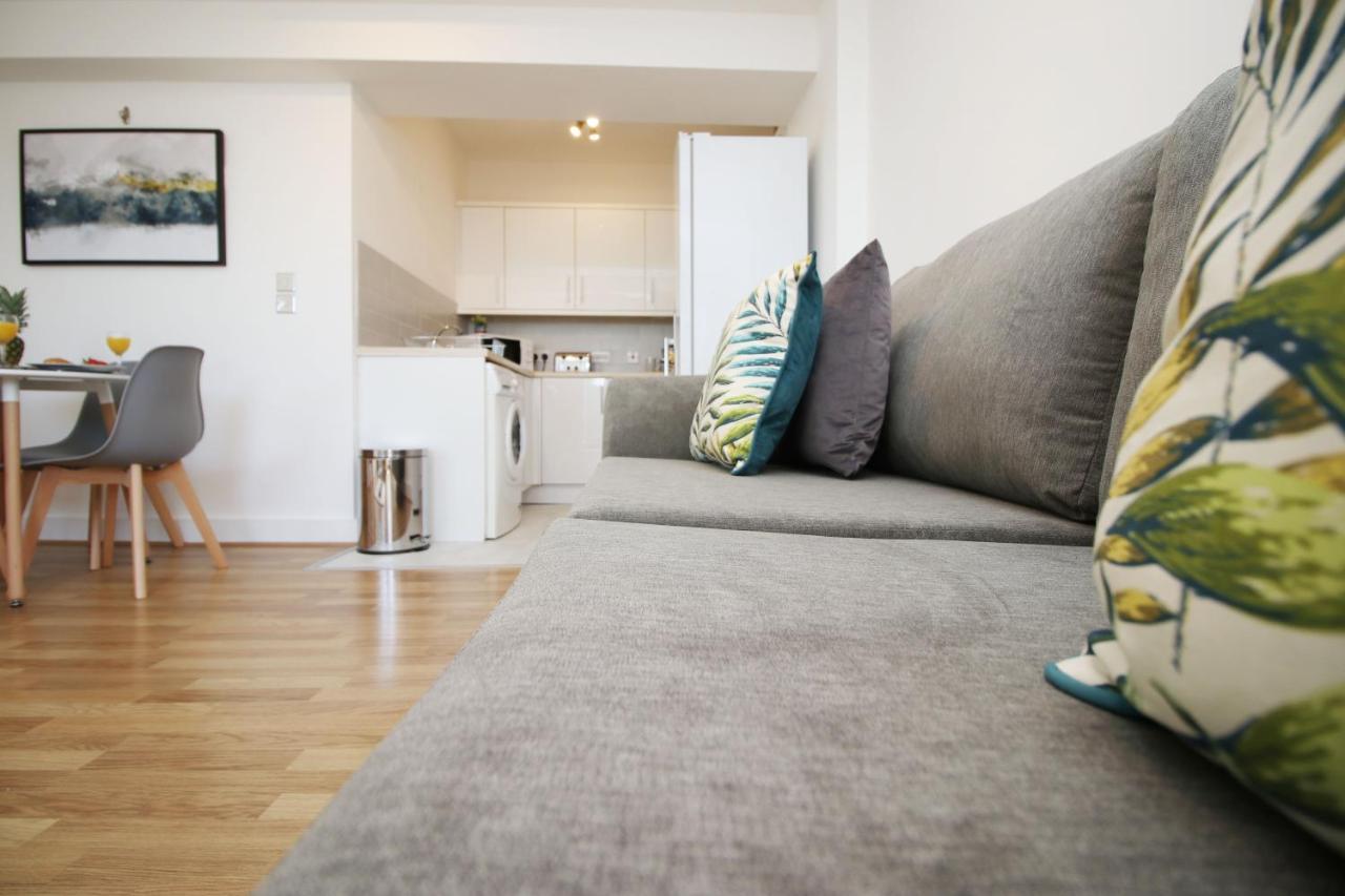 St Thomas Loft Views By Ssw - 2Br, Parking, Sleeps 4, Easy Access To City Centre, Marina, Beach And M4 スウォンジー エクステリア 写真