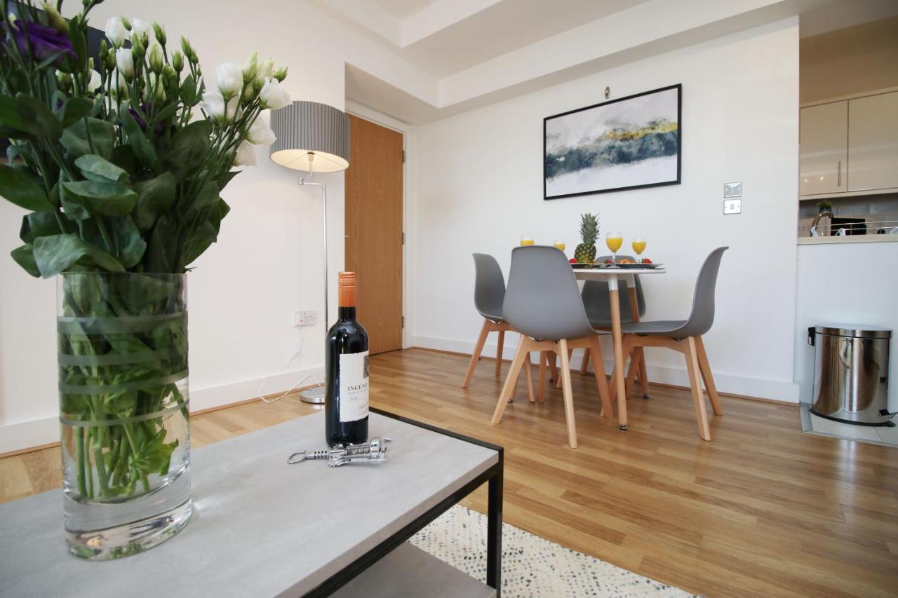 St Thomas Loft Views By Ssw - 2Br, Parking, Sleeps 4, Easy Access To City Centre, Marina, Beach And M4 スウォンジー エクステリア 写真