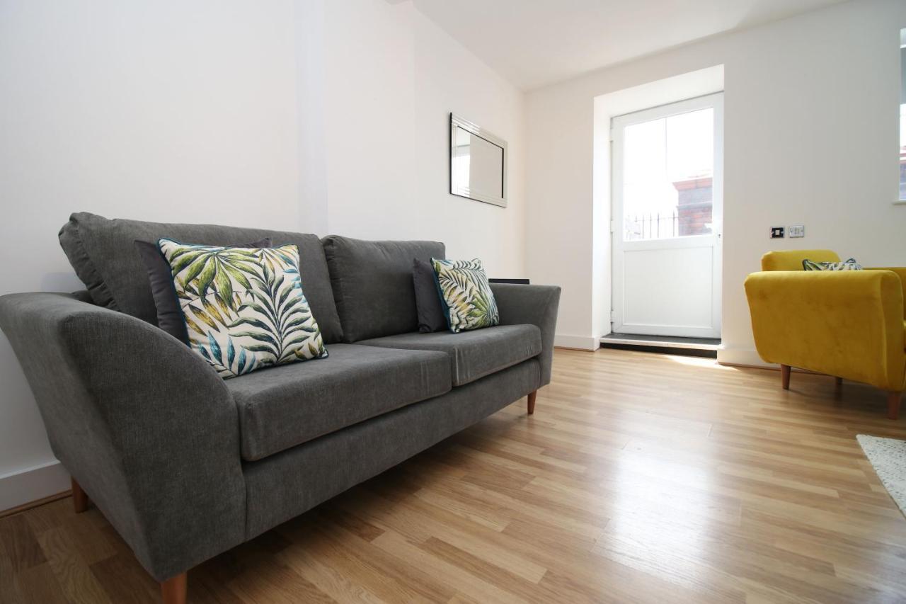 St Thomas Loft Views By Ssw - 2Br, Parking, Sleeps 4, Easy Access To City Centre, Marina, Beach And M4 スウォンジー エクステリア 写真