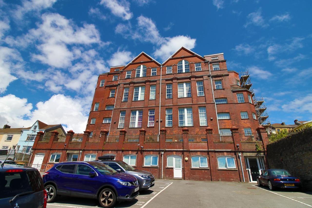 St Thomas Loft Views By Ssw - 2Br, Parking, Sleeps 4, Easy Access To City Centre, Marina, Beach And M4 スウォンジー エクステリア 写真