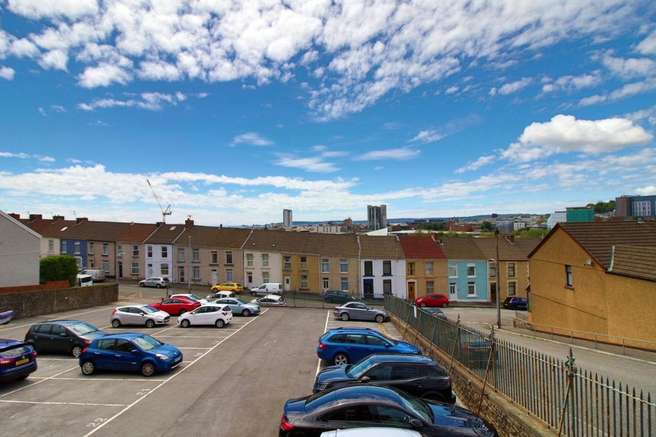 St Thomas Loft Views By Ssw - 2Br, Parking, Sleeps 4, Easy Access To City Centre, Marina, Beach And M4 スウォンジー エクステリア 写真