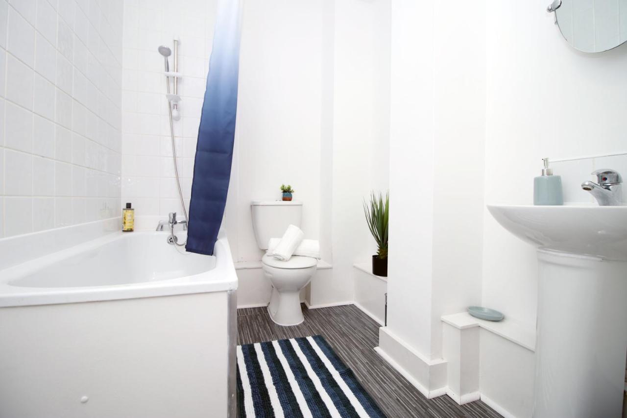 St Thomas Loft Views By Ssw - 2Br, Parking, Sleeps 4, Easy Access To City Centre, Marina, Beach And M4 スウォンジー エクステリア 写真